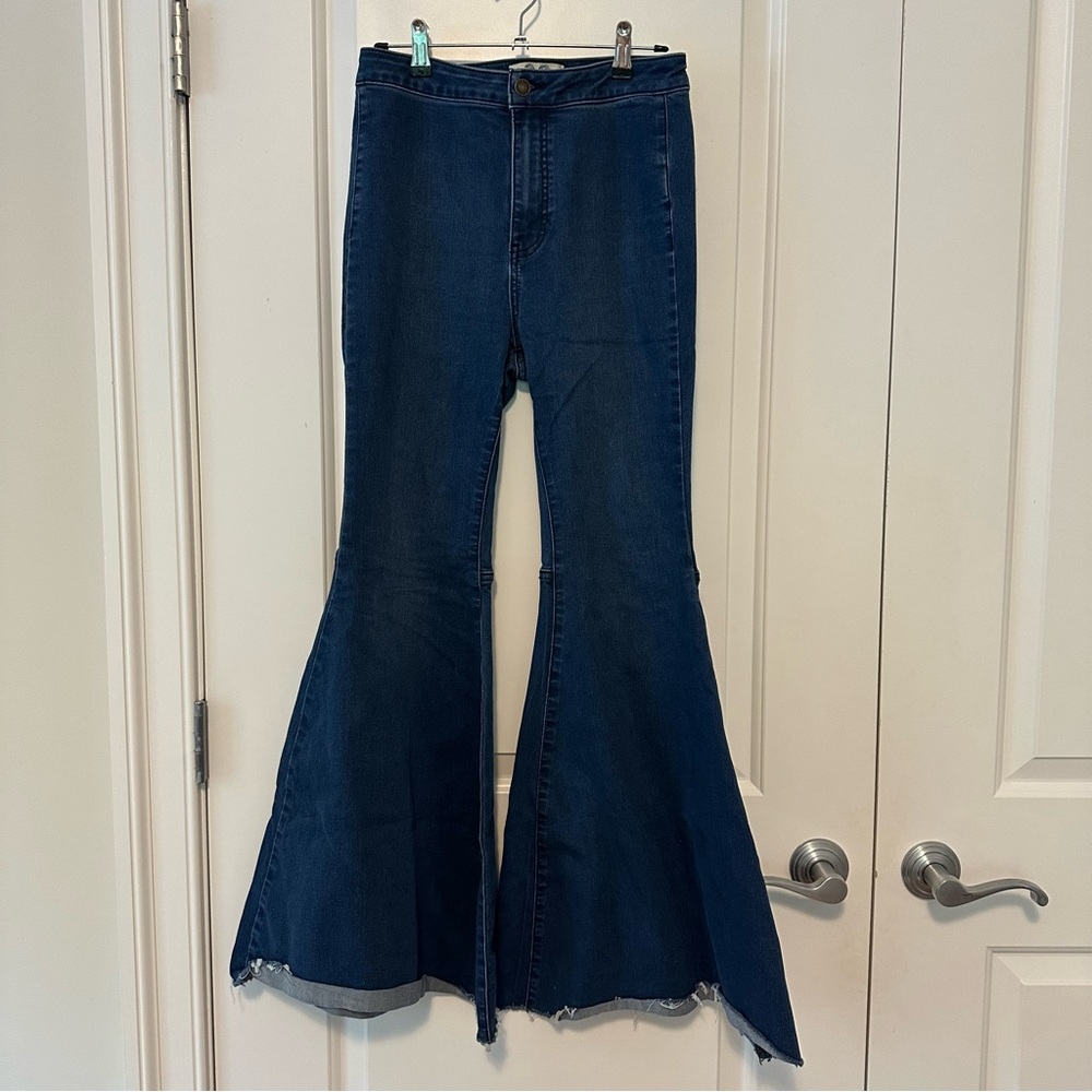 EUC We the Free Super Flare Jeans in Dark Wash size 28 short